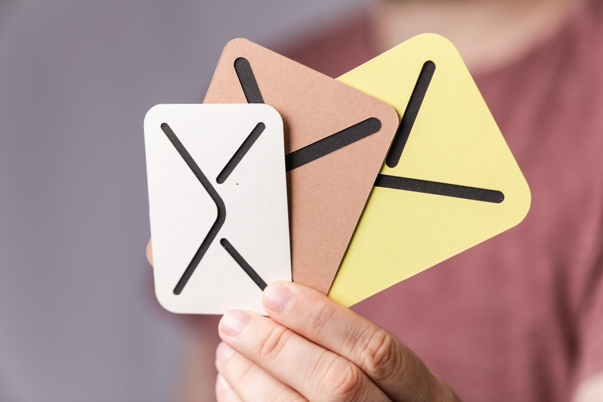 A sign of the messages made of paper in the hands of a man